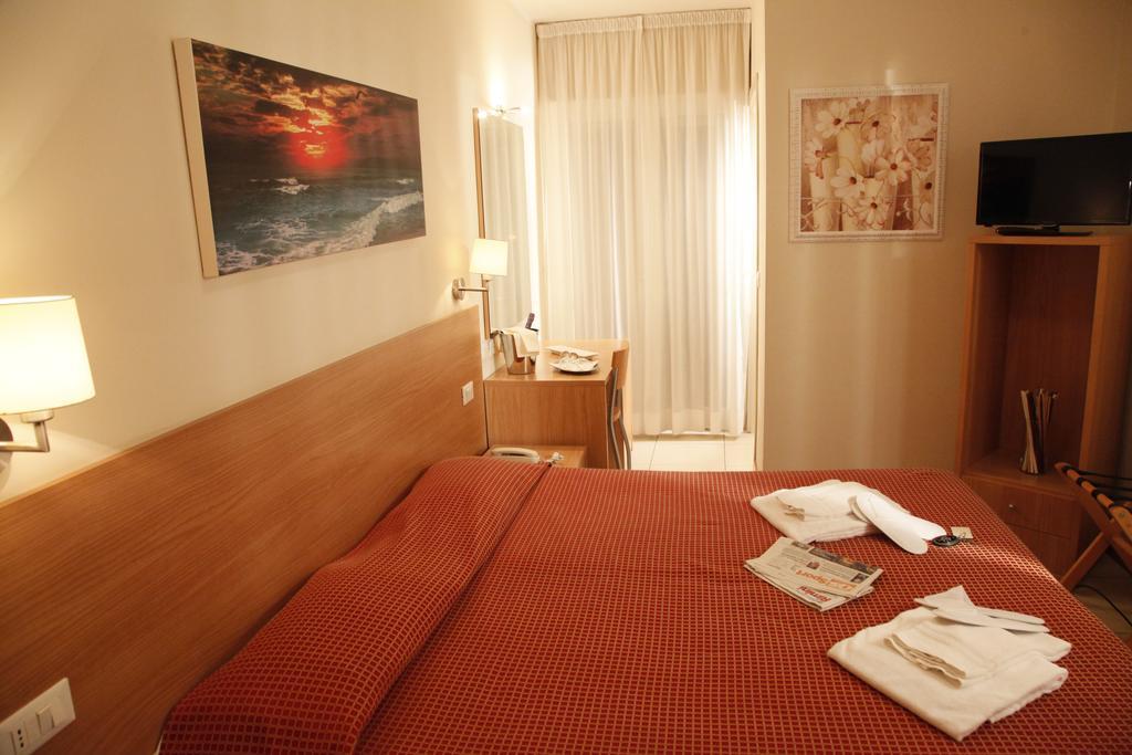 Hotel Majorca Sul Mare In Centro A Riccione Cameră foto