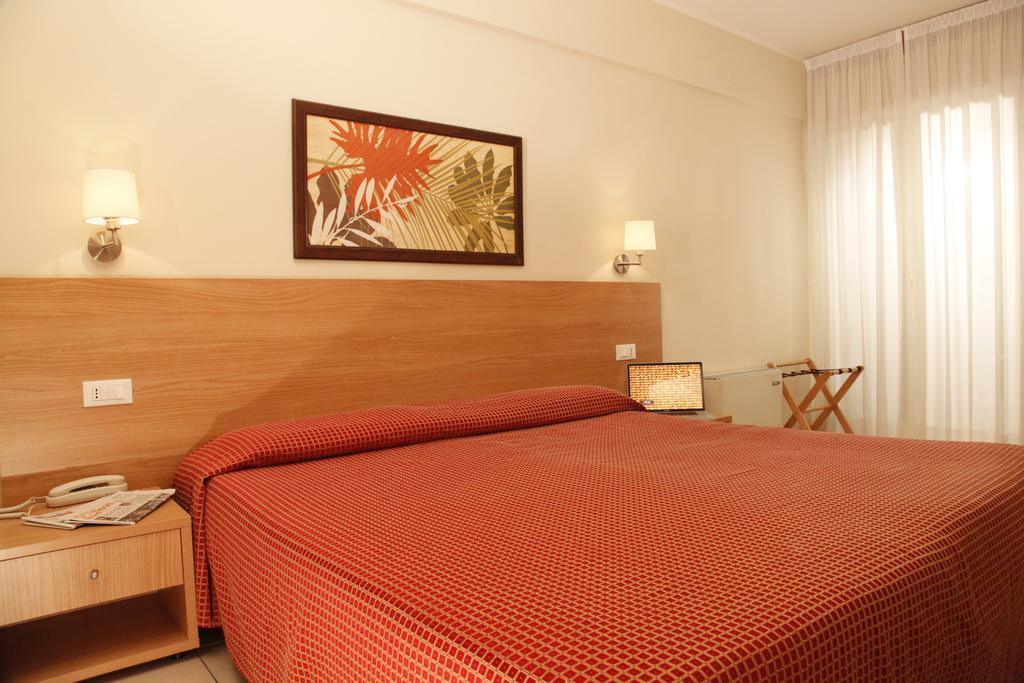 Hotel Majorca Sul Mare In Centro A Riccione Cameră foto