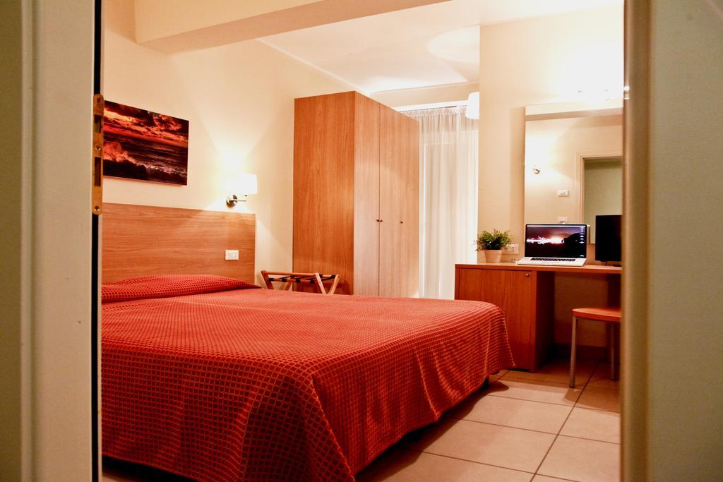 Hotel Majorca Sul Mare In Centro A Riccione Cameră foto
