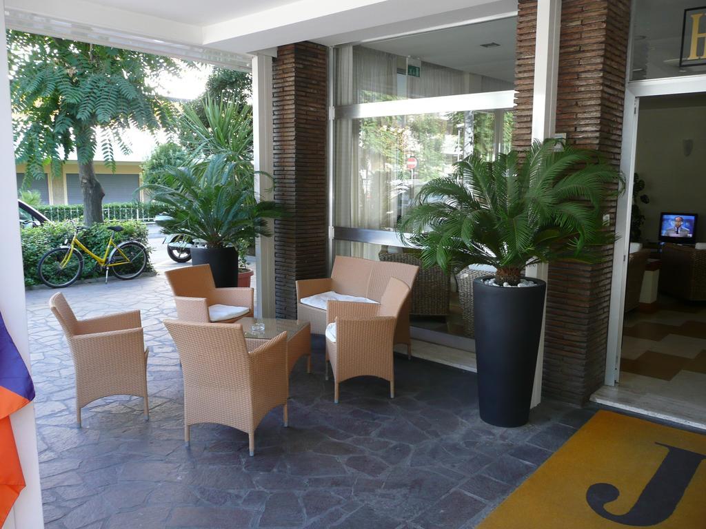 Hotel Majorca Sul Mare In Centro A Riccione Exterior foto
